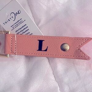 NIP! 💕Thirty-one 💕 Coral Peach Smooth Pebble Cord Wrap Keychain. Initial: L